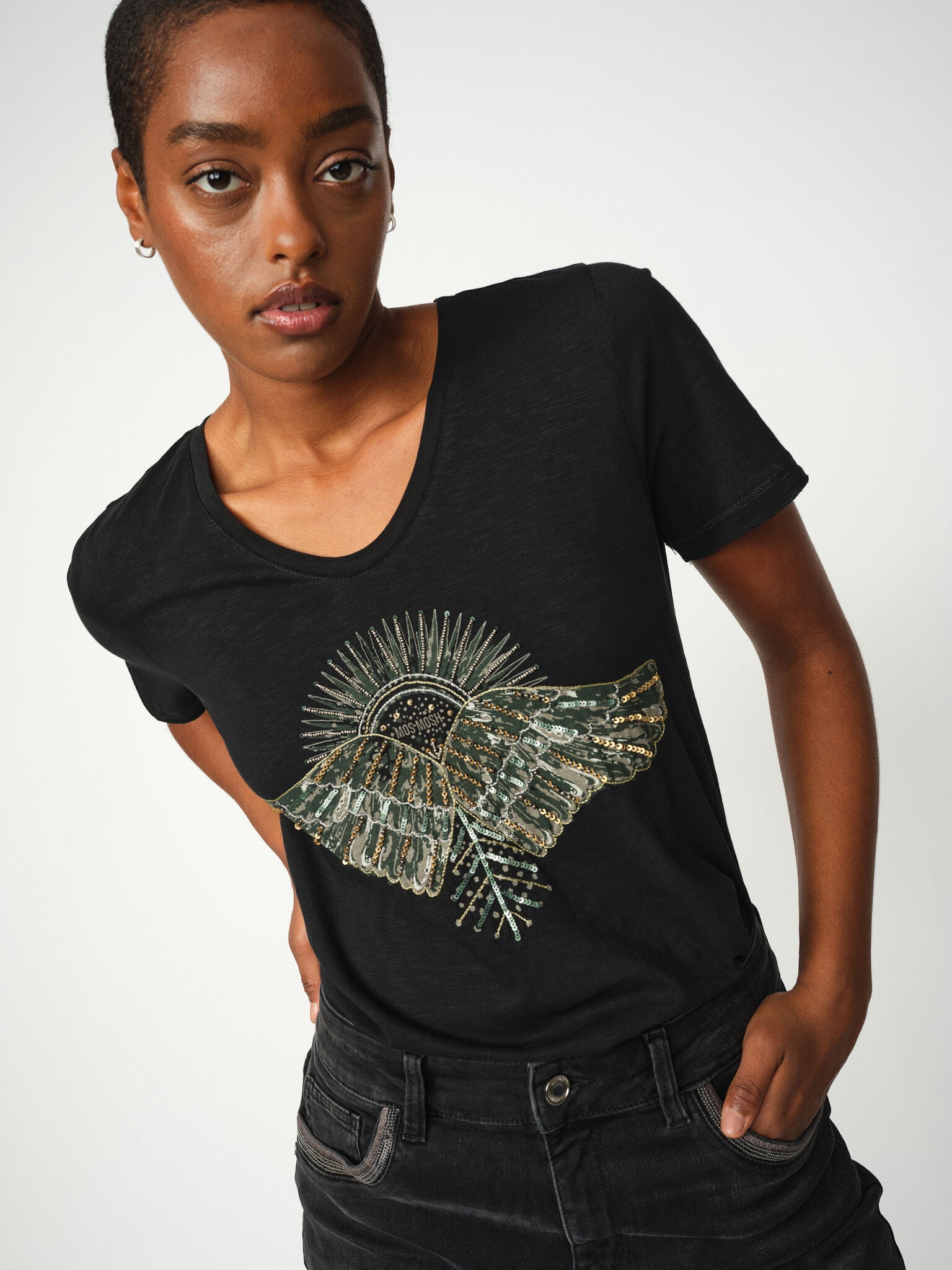 Modelshot / Black / Detail